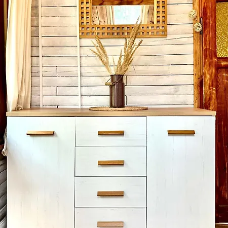 Urocza W Lesie Nad Woda