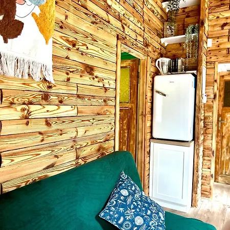 Urocza W Lesie Nad Woda *